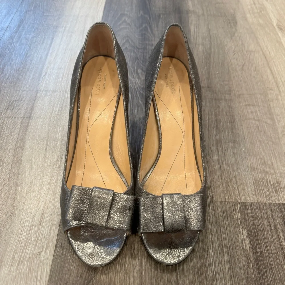 Kate Spade Heels Womens 9 Gray Shimmer Open Toed Pump Bows Cocktail Party